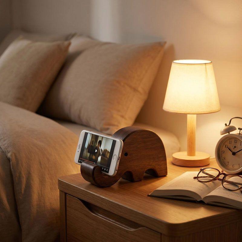 حامل هاتف بسيط وإبداعي من خشب  - مراجعة Home Office Design وسعره